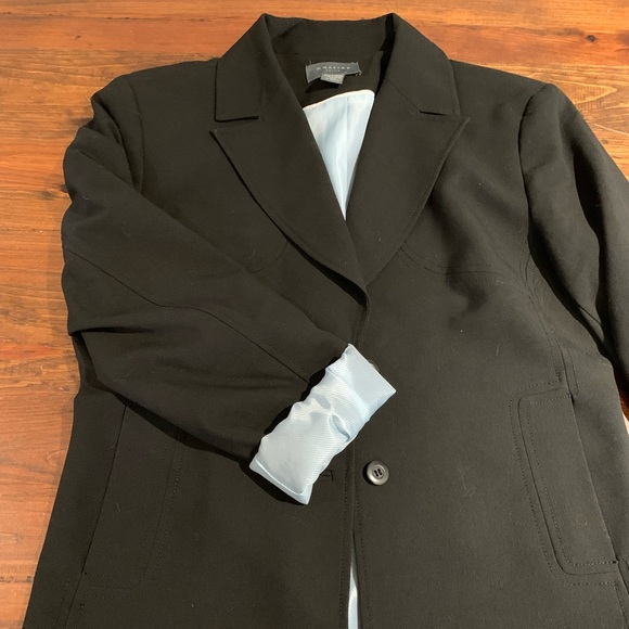 Mantles black 2 button lined blazer in excellent condition - Picture 6 of 6